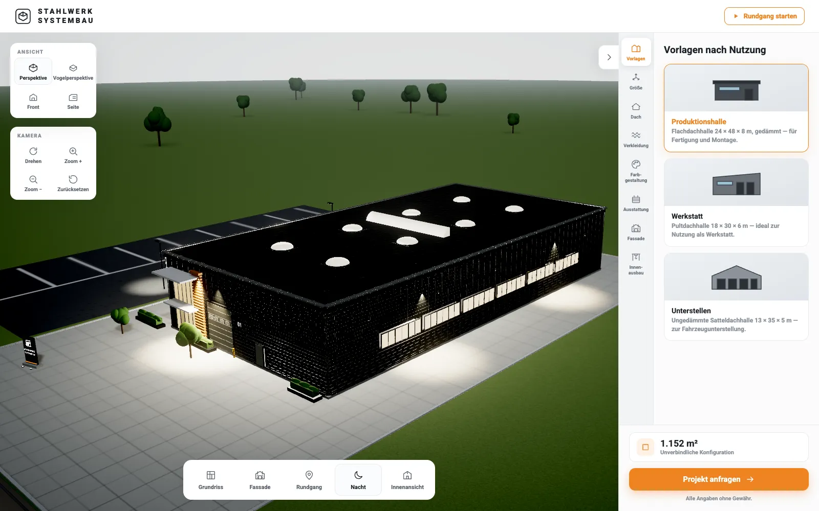 Stahlhalle im 3D-Konfigurator bei Nacht mit beleuchteten Fensterbändern und Außenleuchten
